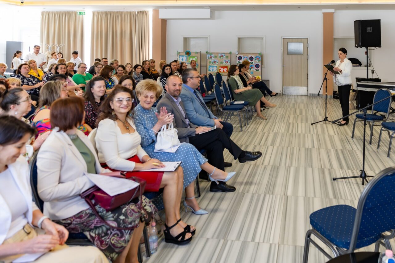 Szakmai konferencia - „Százszor megmondtam!?" 1 Szakmai konferencia - „Százszor megmondtam!?" 1