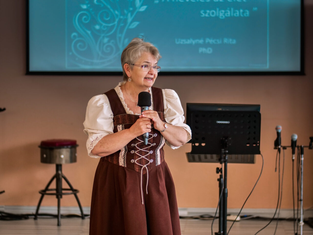 Szakmai konferencia - „Százszor megmondtam!?" 14 Szakmai konferencia - „Százszor megmondtam!?" 14