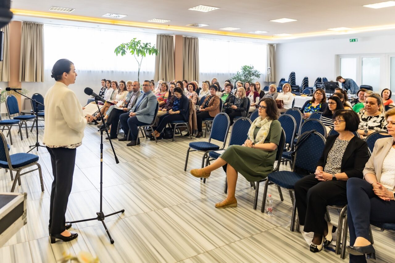 Szakmai konferencia - „Százszor megmondtam!?" 5 Szakmai konferencia - „Százszor megmondtam!?" 5