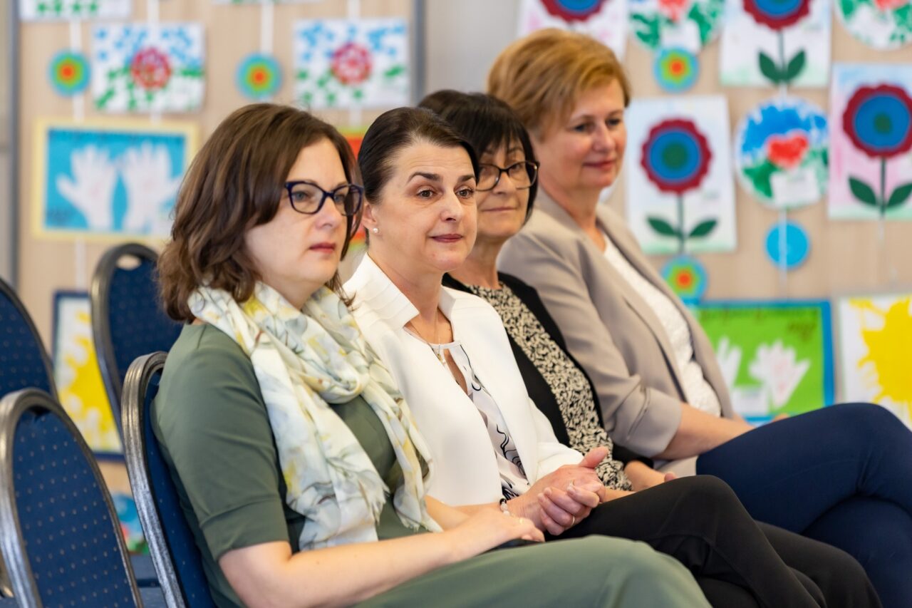 Szakmai konferencia - „Százszor megmondtam!?" 10 Szakmai konferencia - „Százszor megmondtam!?" 10