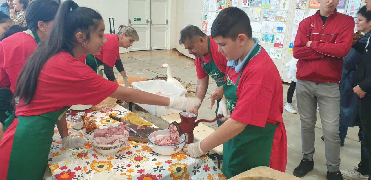Kolbászvigalom - hagyományőrzés, kóstolás 30 Kolbászvigalom - hagyományőrzés, kóstolás 30