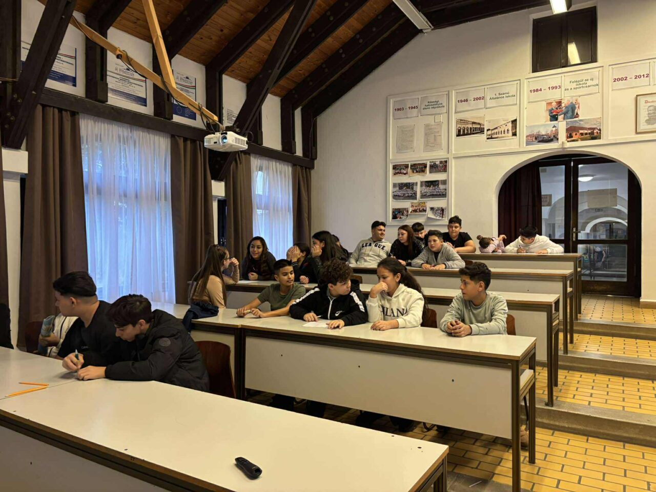 Zsánesz románesz? - roma projektdélután 13 Zsánesz románesz? - roma projektdélután 13