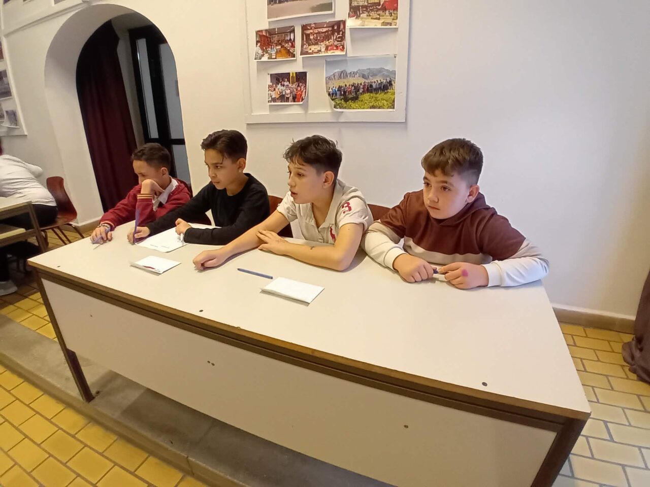 Zsánesz románesz? - roma projektdélután 16 Zsánesz románesz? - roma projektdélután 16