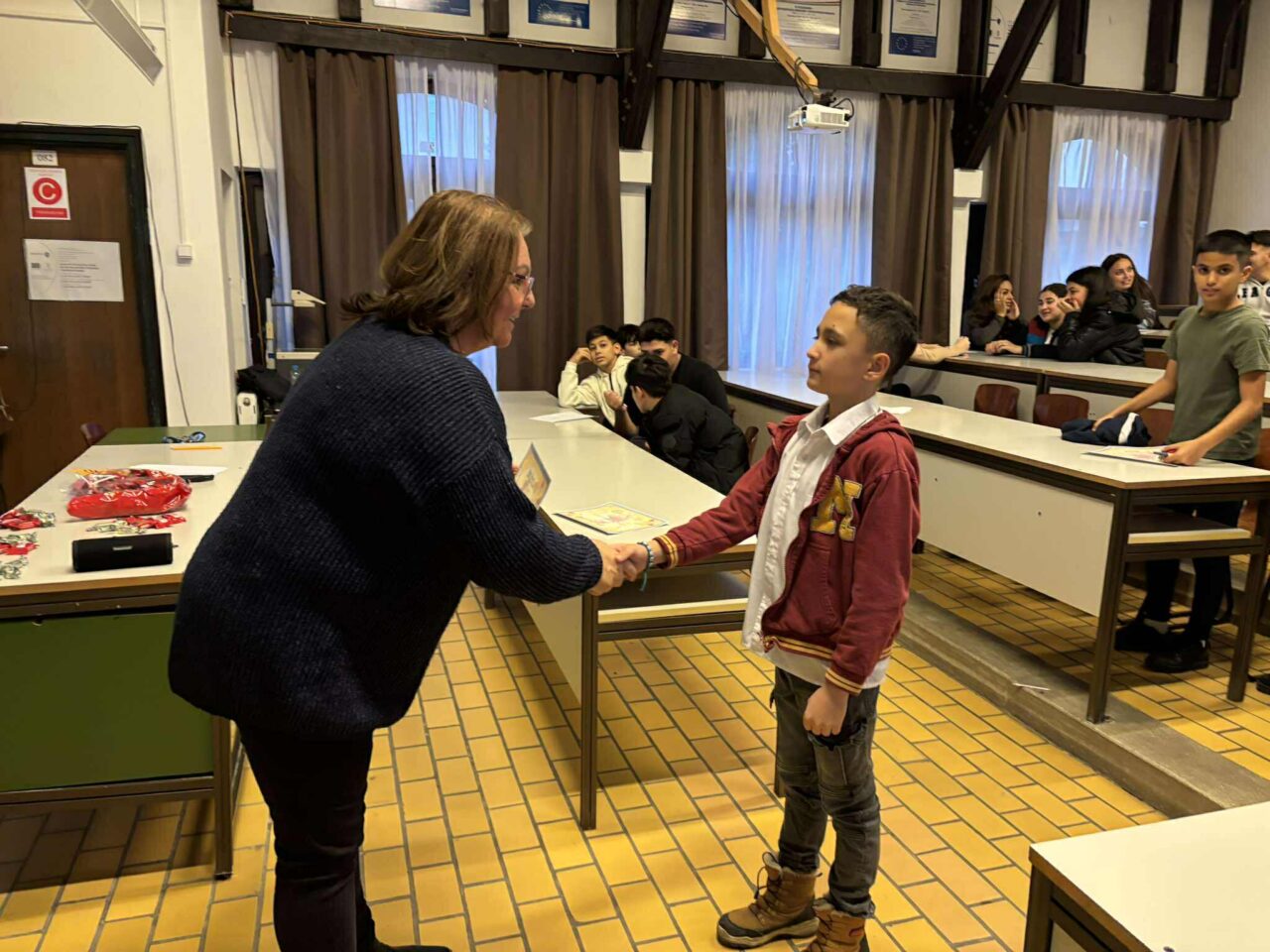 Zsánesz románesz? - roma projektdélután 17 Zsánesz románesz? - roma projektdélután 17