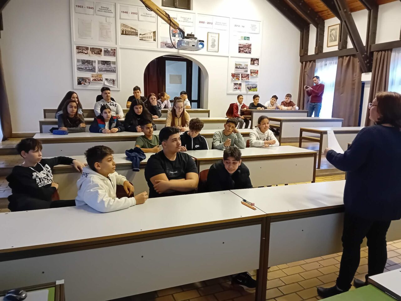 Zsánesz románesz? - roma projektdélután 20 Zsánesz románesz? - roma projektdélután 20