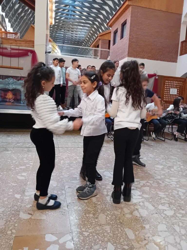 Zsánesz románesz? - roma projektdélután 7 Zsánesz románesz? - roma projektdélután 7