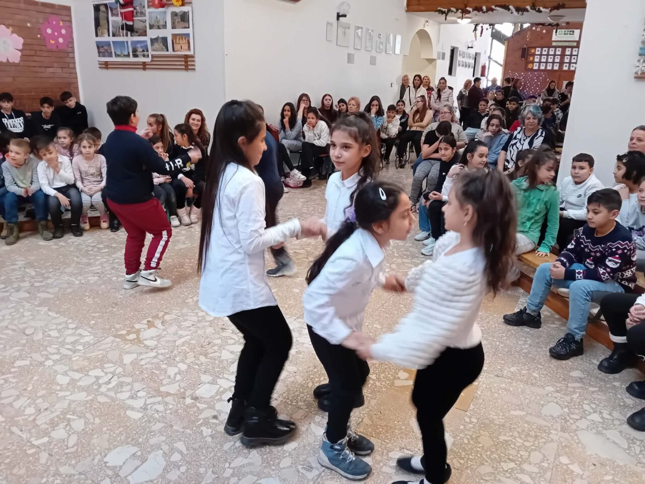 Zsánesz románesz? - roma projektdélután 9 Zsánesz románesz? - roma projektdélután 9