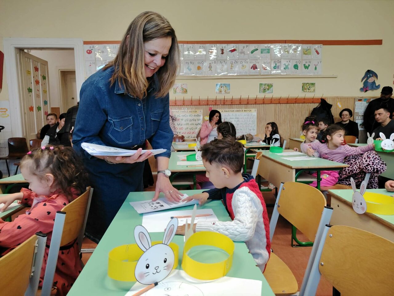 Iskolába hívogató - teltházzal! ... Beiratkozás csütörtökön és pénteken! 11