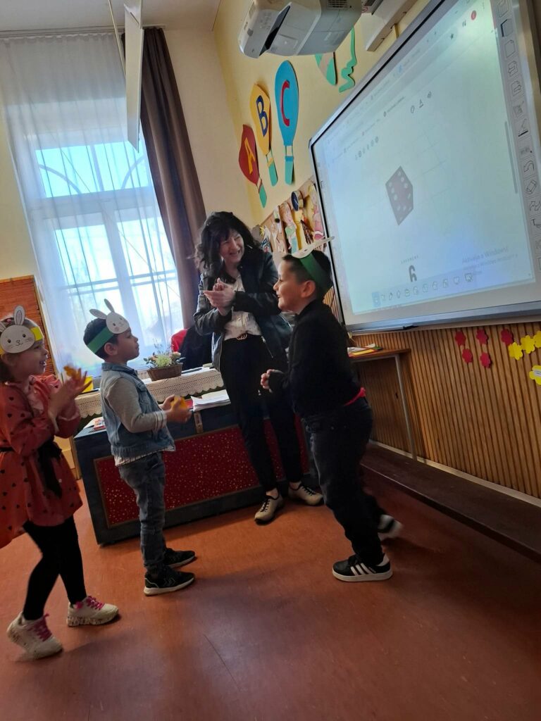 Iskolába hívogató - teltházzal! ... Beiratkozás csütörtökön és pénteken! 14