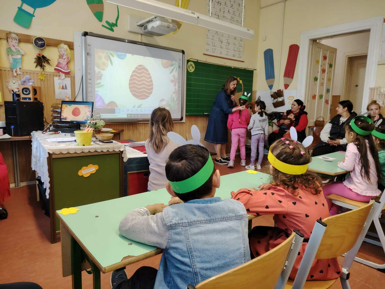 Iskolába hívogató - teltházzal! ... Beiratkozás csütörtökön és pénteken! 8