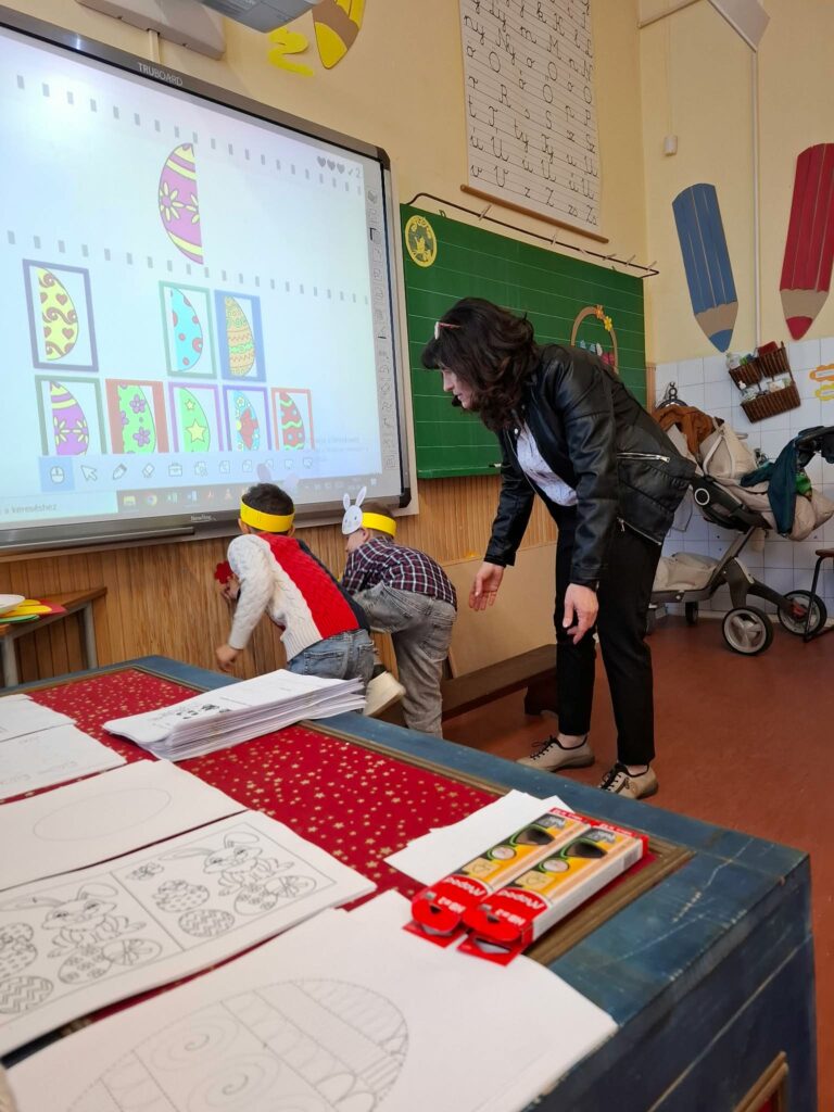 Iskolába hívogató - teltházzal! ... Beiratkozás csütörtökön és pénteken! 9