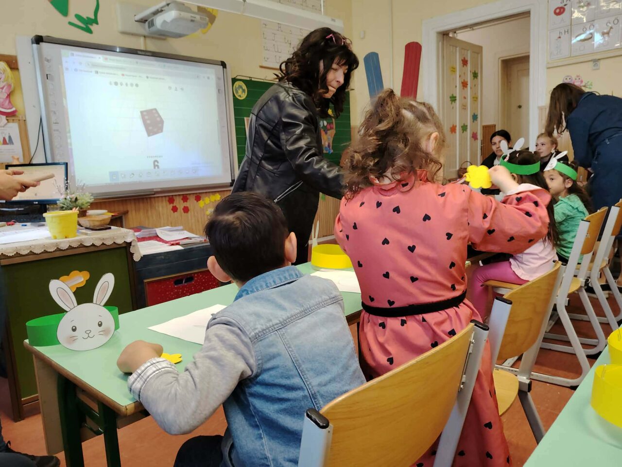 Iskolába hívogató - teltházzal! ... Beiratkozás csütörtökön és pénteken! 15